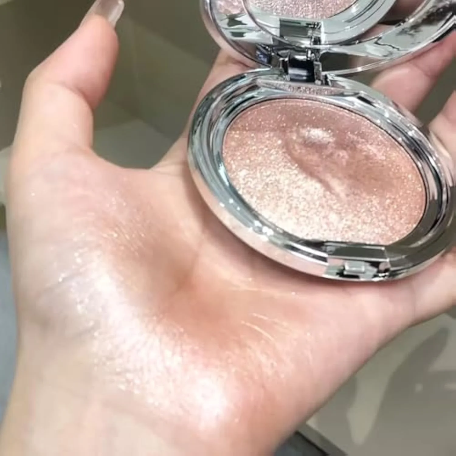 Champagne Gold Highlighter – Waterproof Metallic Glow Cream for Face & Body | Warm Sunlit Shimmer with Silky Texture | Long-Lasting Radiant Finish, Glowing Contour for Dai