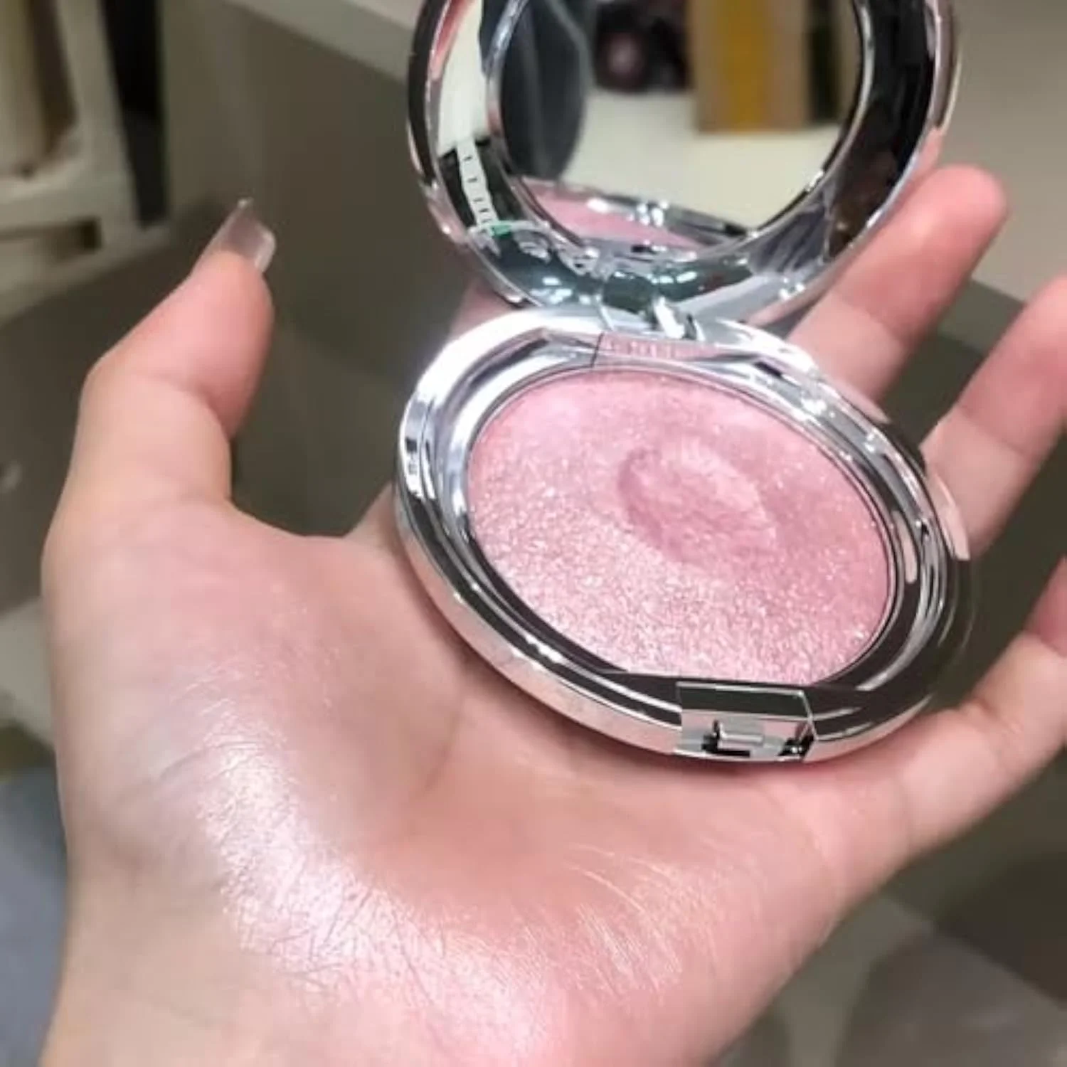 Pink Glow Highlighter – Waterproof Shimmer Cream with Rosy Iridescent Finish | Long-Lasting Radiant Glow for Face & Body | Soft Metallic Pink Highlight for Romantic Dewy L