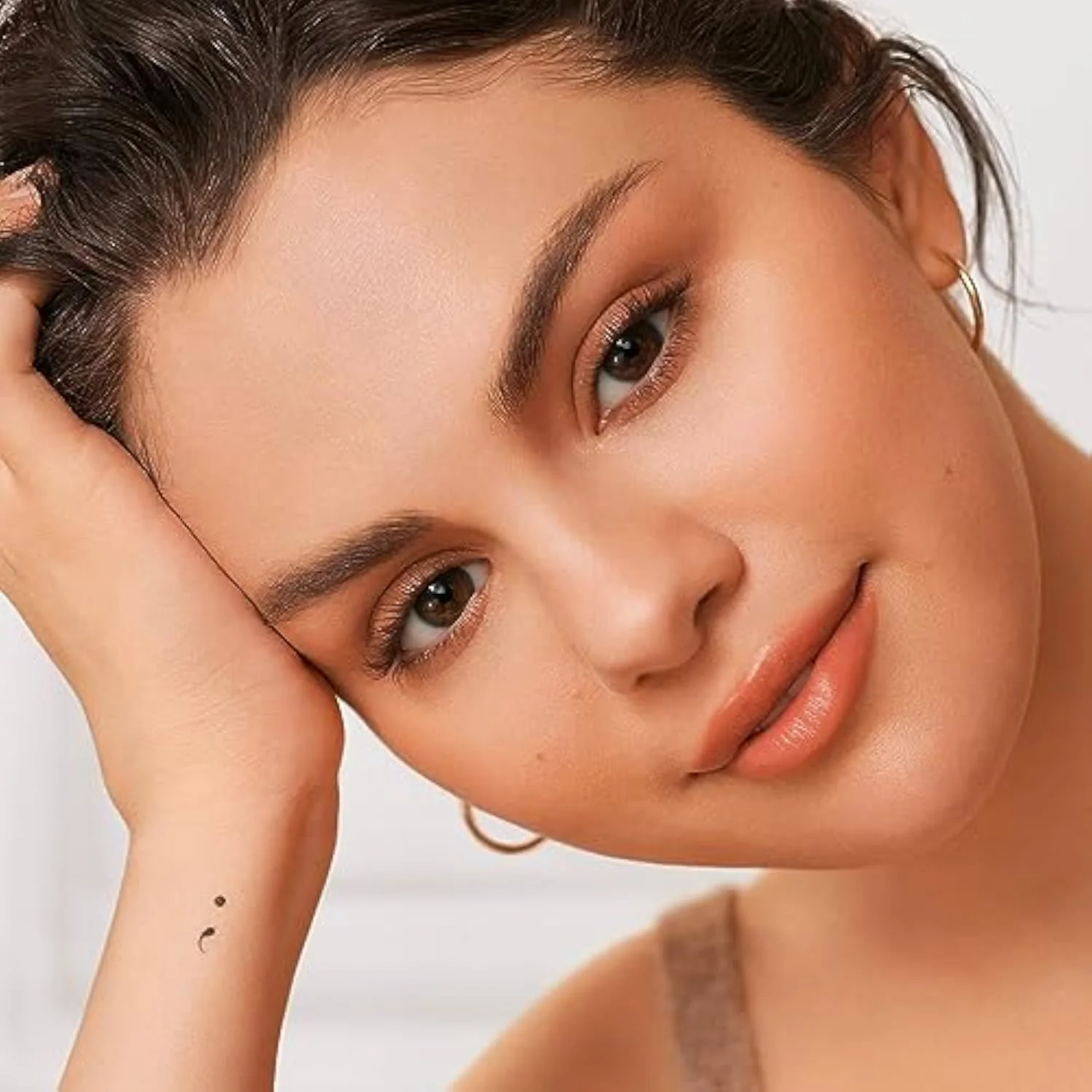 by Selena Gomez Liquid Touch Weightless Foundation 240W