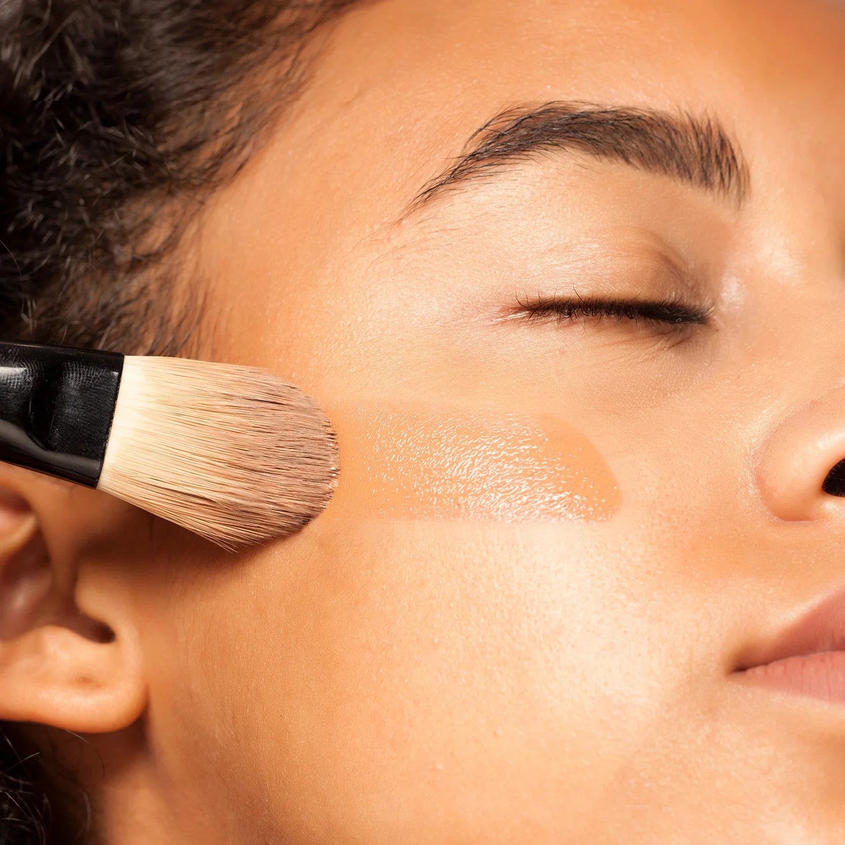AmazingCosmetics Foundation Brush