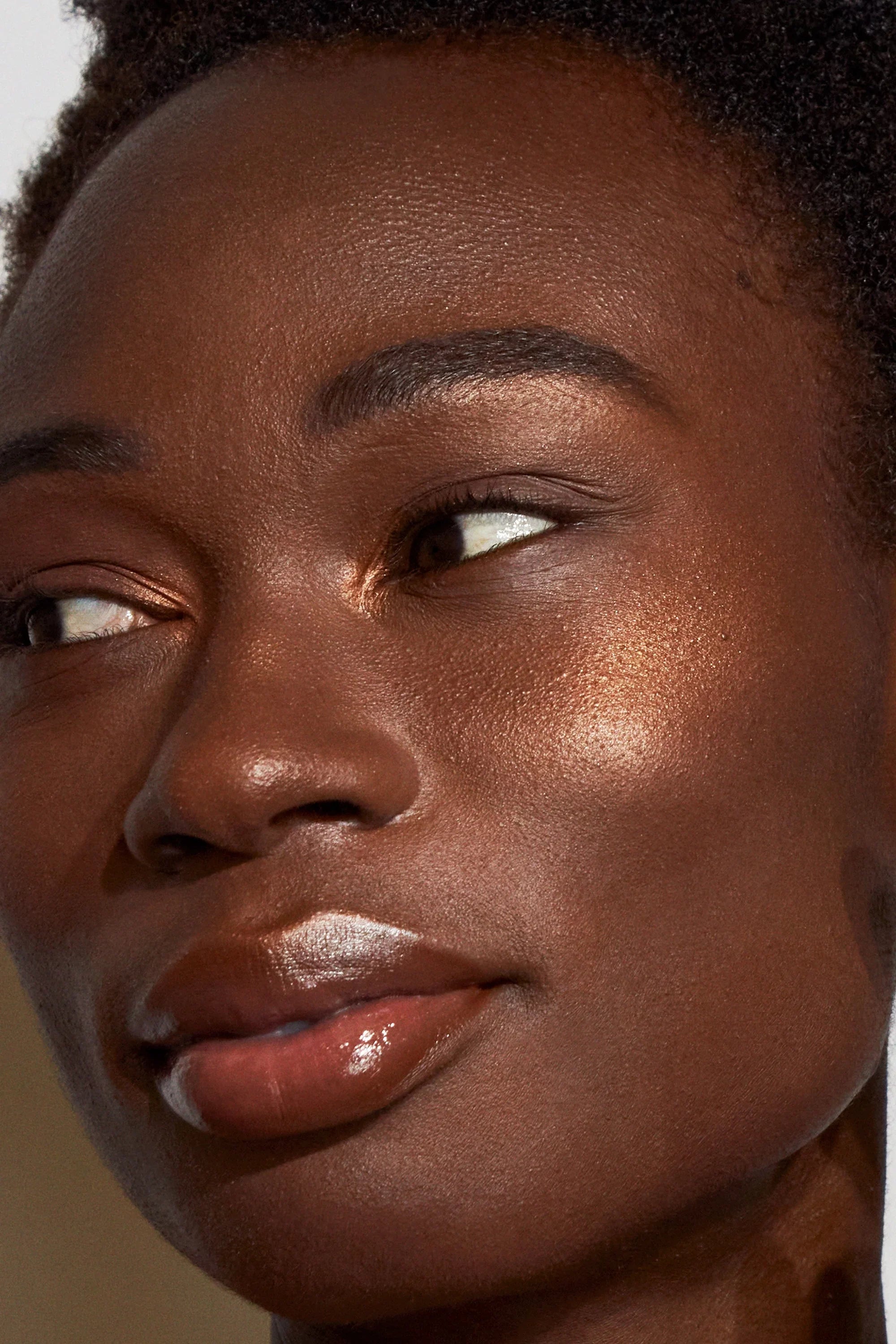 UOMA Beauty Double Take Skin Perfecting Highlighter