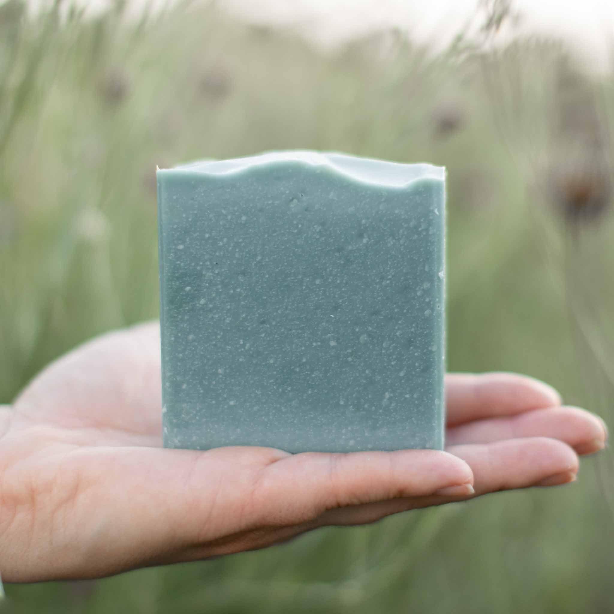 Pretty farm girl Blue Beauty Cream Facial Bar