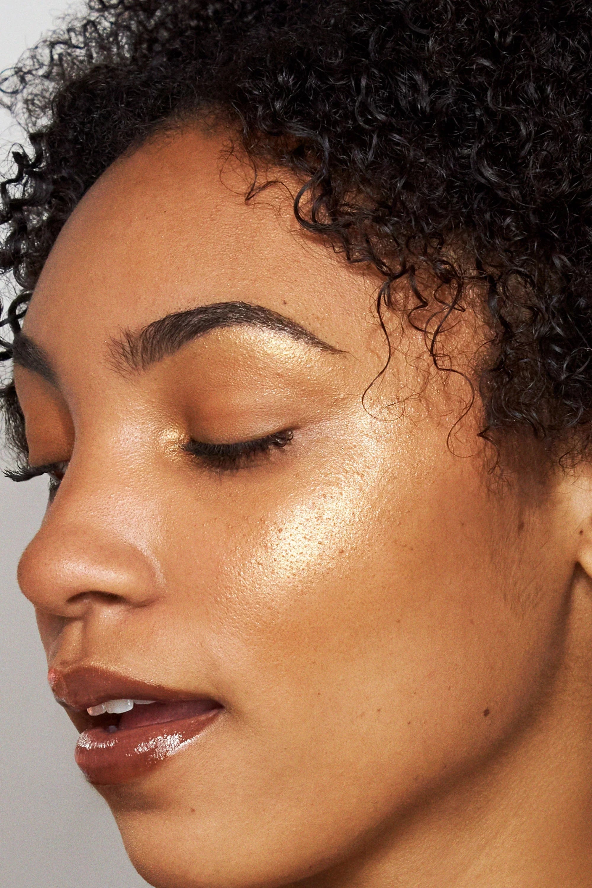 UOMA Beauty Double Take Skin Perfecting Highlighter