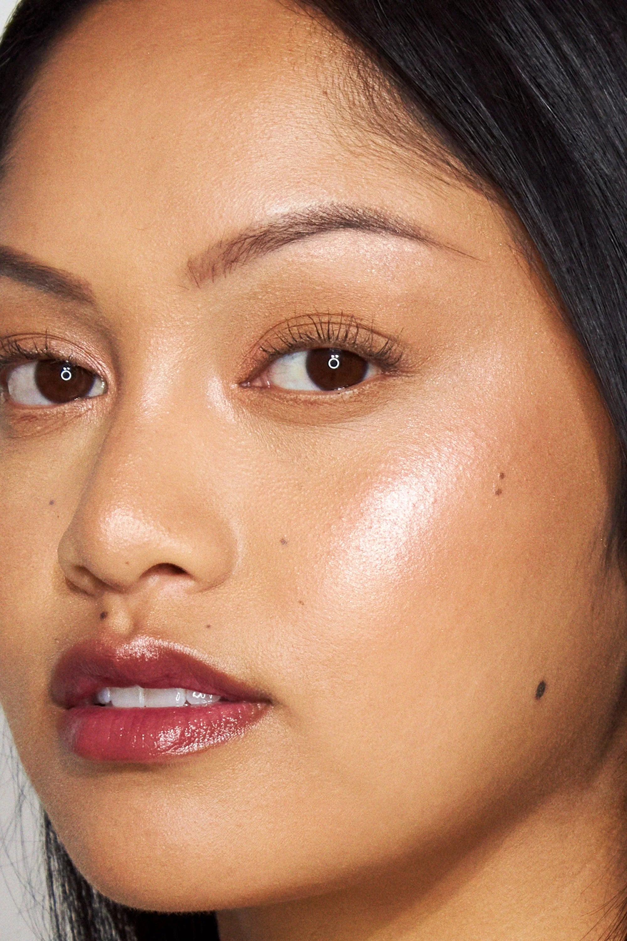 UOMA Beauty Double Take Skin Perfecting Highlighter