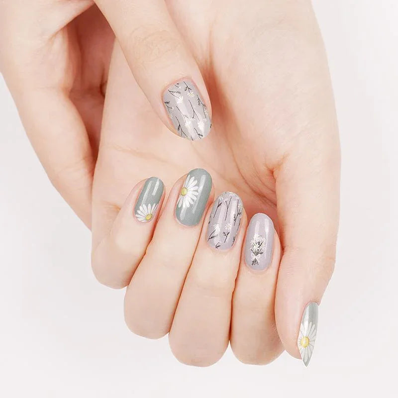 Candied Nails White Daisy Days