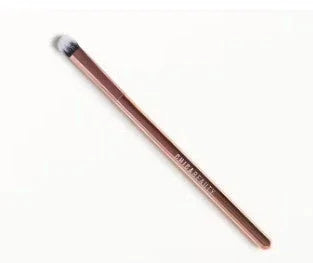 Chica Beauty Eyeshadow Shader Brush - Image 1