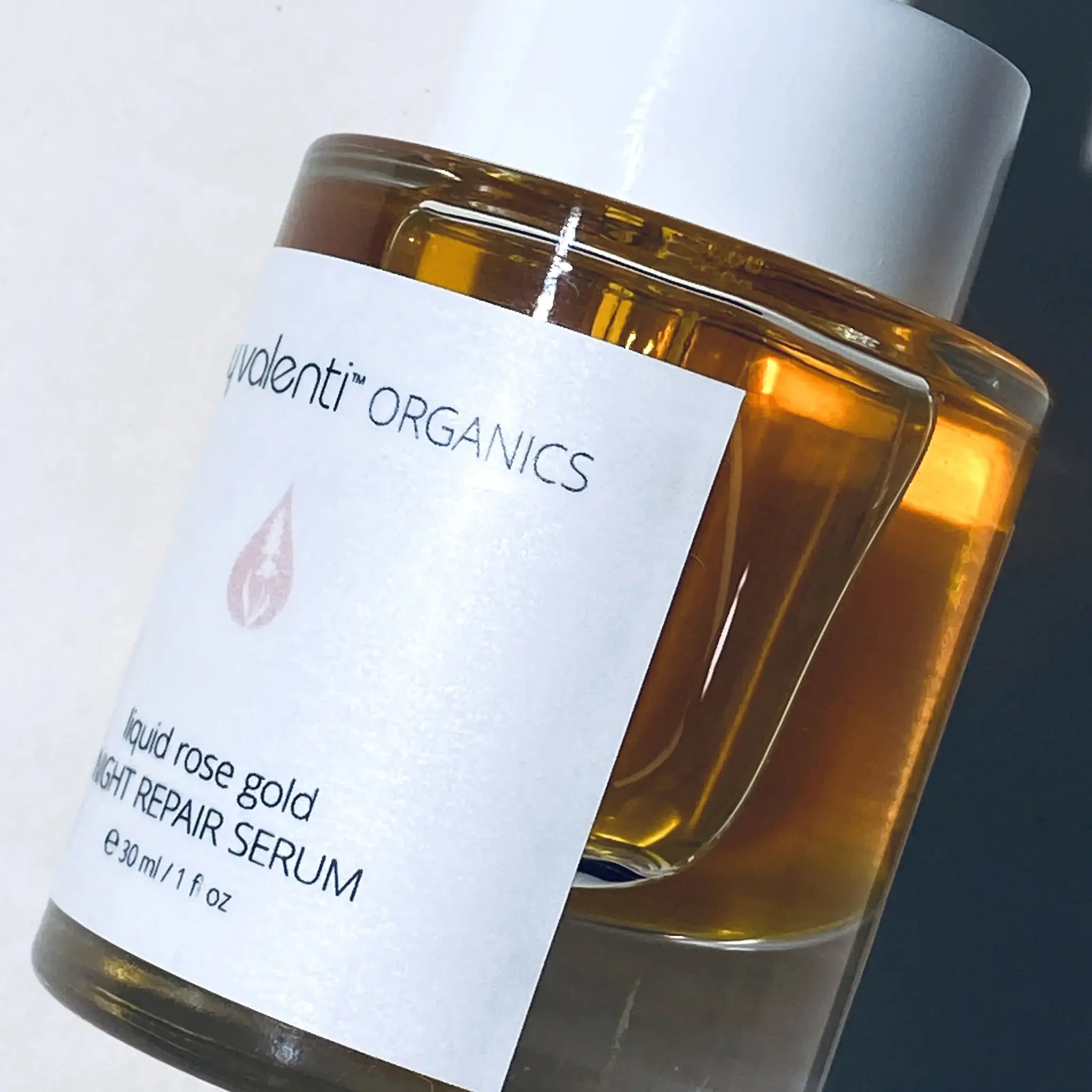 by valenti® Liquid Rose Gold with Retinyl palmitate + CoQ10 + Tetrahexyldecyl ascorbate + Olive squalane
