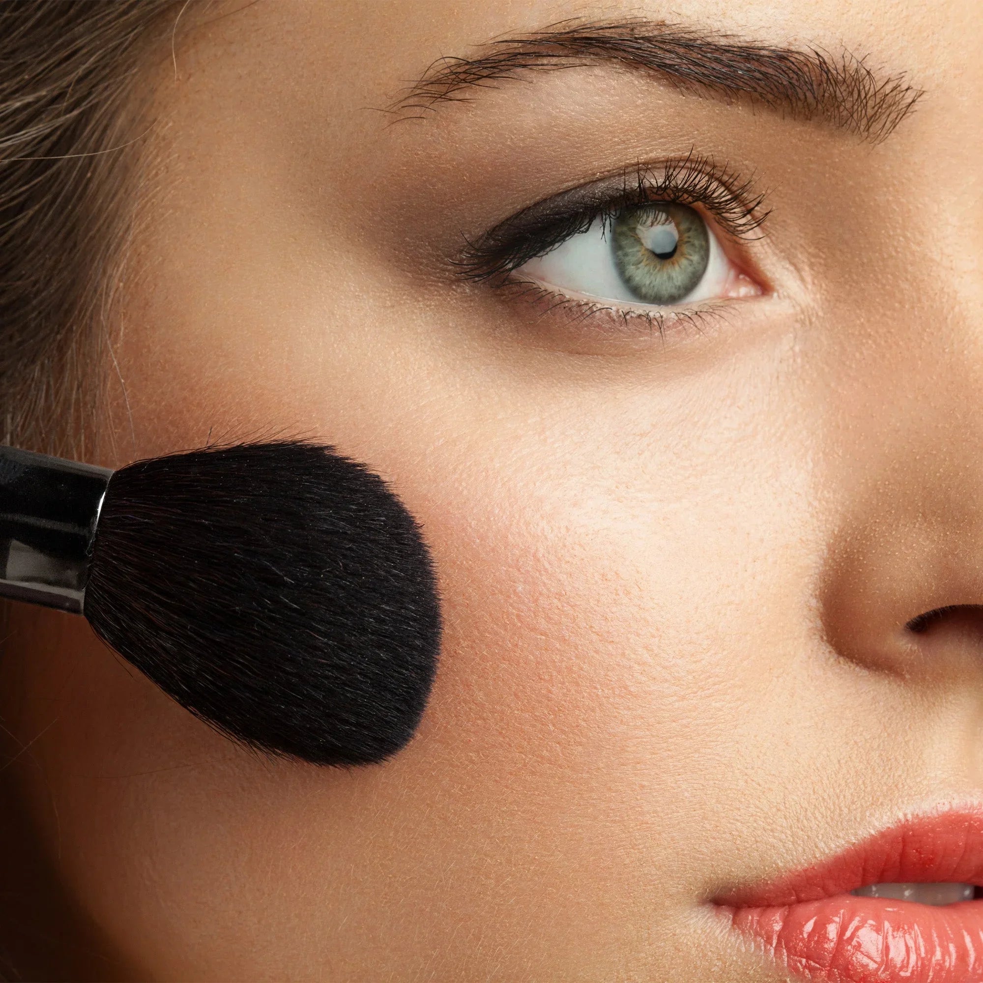 AmazingCosmetics Velvet Makeup Brush